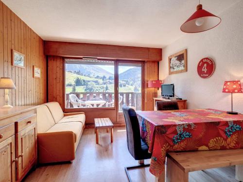 La Clusaz Apartamento | Appartement cosy 4/6 pers. avec balcon sud et wifi à La Clusaz - FR-1-818-79