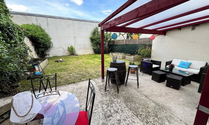 Barbatre Apartamento | Appartement Cosy au Coeur des Maisons de Champagne Avec Jardin Privé de 110m2