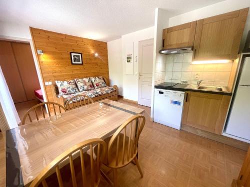Flumet Apartamento | Appartement cosy au pied des pistes avec piscine, balcon et parking privé - FR-1-505-170