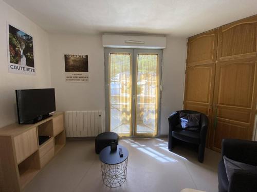 Cauterets Apartamento | Appartement cosy Cauterets, télécabine, parking, Wi-Fi, 4 pers - FR-1-812-79