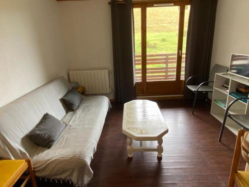 La Tour-dʼAuvergne Apartamento | Appartement cosy pour 4 pers. avec balcon - FR-1-814-155