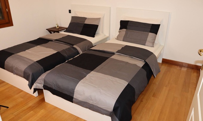 Cogoleto Apartamento | Appartement Dans un Terrain de Golf, 5 min de la mer en Voiture, Parking Gratuit