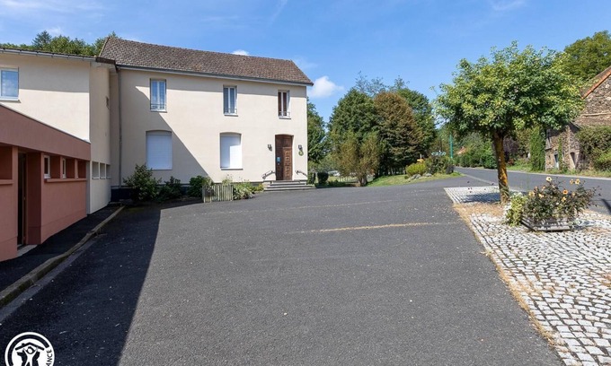 Miremont Casa | Appartement Dans une Ancienne École en Bordure de Rivière