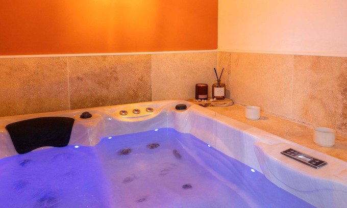 Ales Apartamento | Appartement de Prestige Pour Couple- Avril/été- Spa, Sauna, Terrasse- Alès/gard