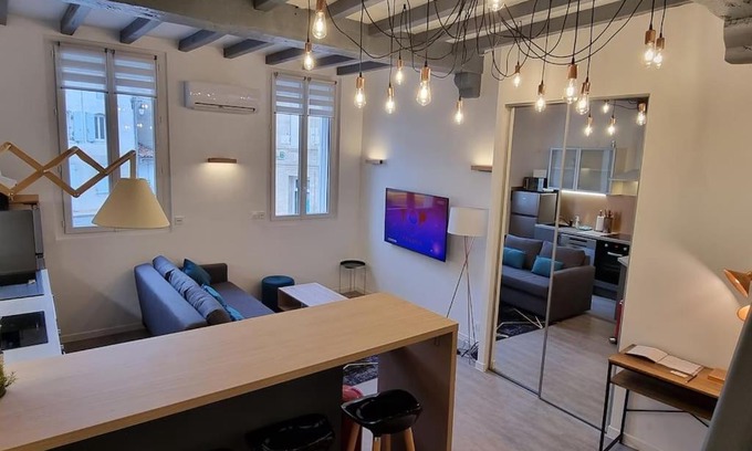 La Roche-Chalais Apartamento | Appartement entièrement rénové en hyper centre! Le Rétro Chic - Terrasse privée - Parking gratuit