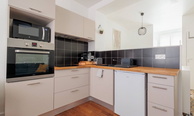 Dinan - Saint-Malo Apartamento | Le Chezy-Apartamento-Baño con ducha-Vista al Jardín