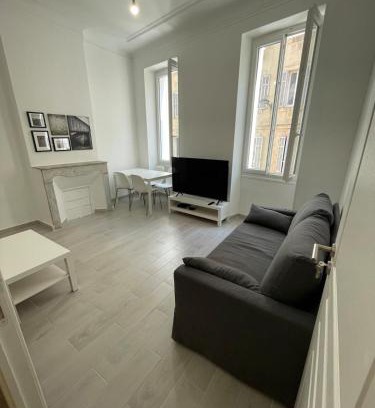 Saint-Lazare Apartamento | Appartement entier T3 beau volume 1er étage