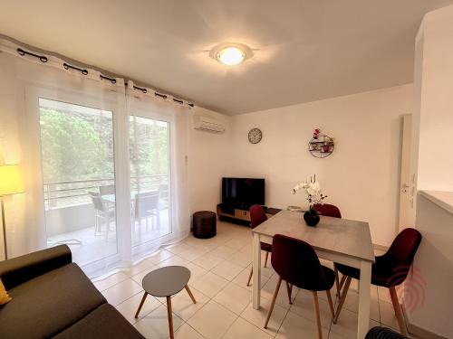 Lamalou-les-Bains Apartamento | Appartement F2 climatisé à Lamalou-les-Bains, terrasse, proche centre et thermes, animaux acceptés - FR-1-451-167