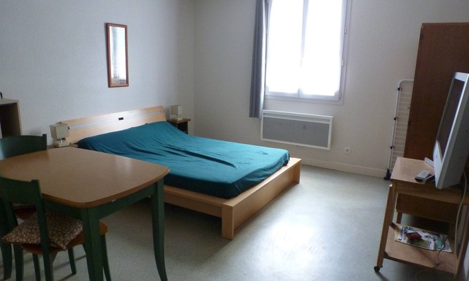 Bagneres-de-Bigorre Apartamento | Appartement Plain-pied Proche Thermes Parking Privée