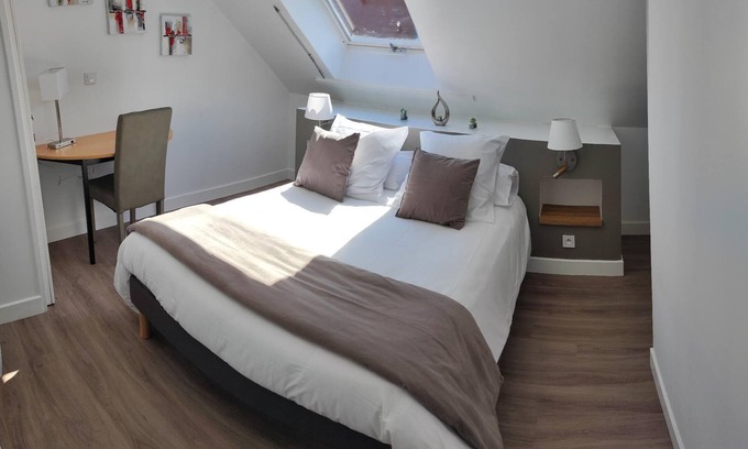 Les Aix-d'Angillon Apartamento | Appartement T2 - Valençay 12