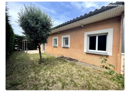 Saint-Bonnet-de-Mure Apartamento | Appartement jardin 4 couchages proche aéroport Groupama stadium eurexpo