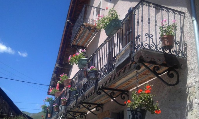 Saint-Jean-d'Arves Apartamento | appartement gentiane 4personnes dans gite "la maison d'augustin" classé 3 étoiles,la tour,73530 st jean d'arves