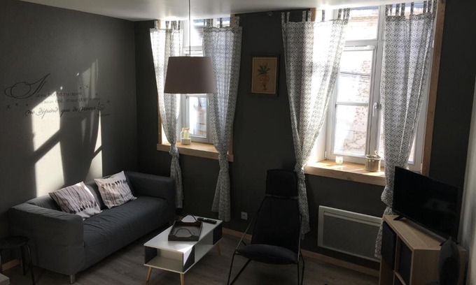 Givet Apartamento | Appartement impeccable en centre ville