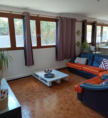 Laroque-des-Alberes Apartamento | Appartement, jardin, piscine, à 15 minutes mer et Espagne