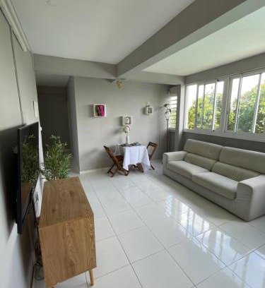 Schoelcher Apartamento | Appartement Lalau avec vue sur la mer et piscine
