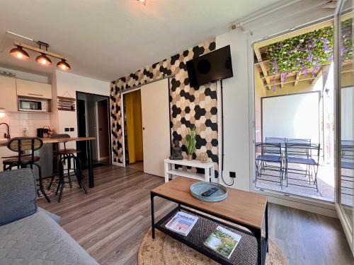 Equemauville Apartamento | Appartement Le Freya avec terrasse à 5 min Honfleur - Piscine - Parking - Wifi