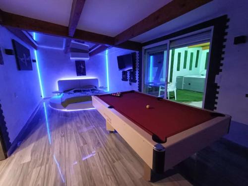 Espondeilhan Casa | Appartement Le Secret Spa billard sensualité