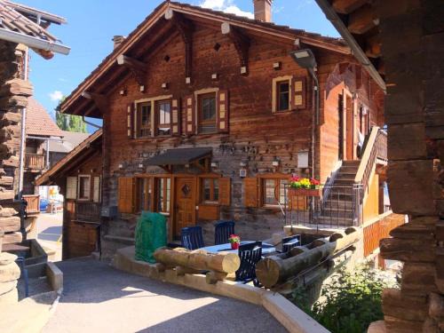 Saint-Martin Apartamento | Appartement "Le Ver Luisant" à Saint-Martin, Val d'Hérens, Valais