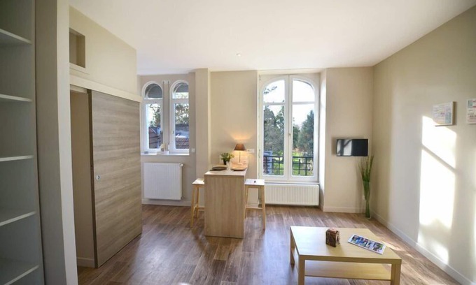 Besancon Apartamento | Studio Courbet-Apartamento-De Lujo-Baño con ducha-Vista al Parque