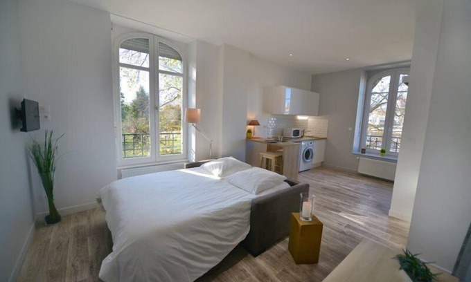 Besancon Apartamento | Studio Lumière-Apartamento-Premium-Baño con ducha-Vista al Parque