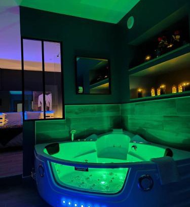 Bourg-Argental Apartamento | Appartement Love Room avec Jacuzzi Privatif