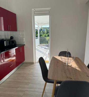 Bas Vent Apartamento | Appartement lumineux tout confort avec terrasse, idéalement situé entre mer & montagne