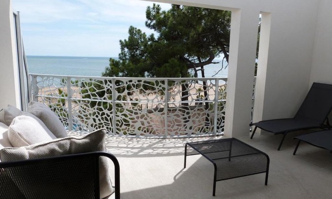La Tranche-sur-Mer Apartamento | Appartement luxe 4 pers, bord de mer, balcon, piscine, animaux admis, parking, WiFi - FR-1-194-196