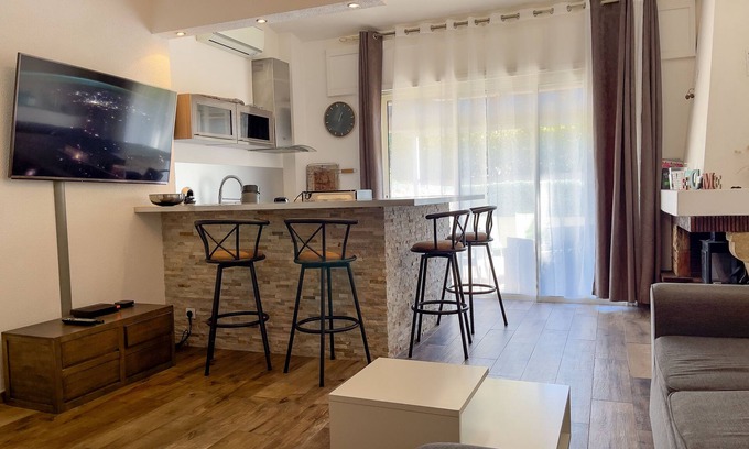 Pineto Apartamento | Appartement Maenat-Apartamento-Baño Privado-Vista al Jardín
