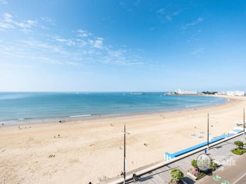 Les Sables d'Olonne Apartamento | Appartement moderne 80m² avec wifi, lave-vaisselle, balcon et vue mer - FR-1-197-539