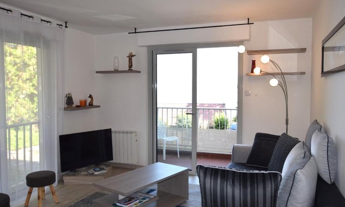 Evian-les-Bains Apartamento | Appartement moderne avec balcon à Évian-les-Bains - FR-1-498-80