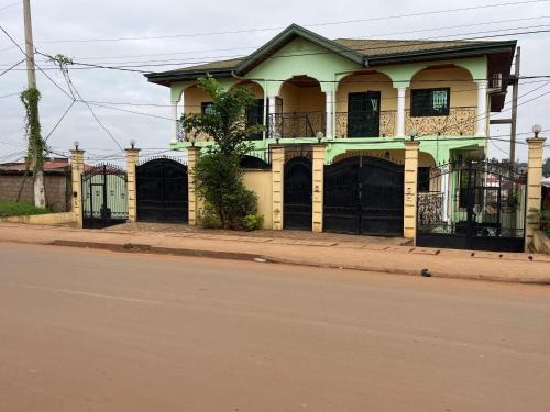 Yaounde Apartamento | Appartement moderne 120 m2, cameras de surveillance , quartier résidentiel, Nkomo Maetur, YAOUNDE