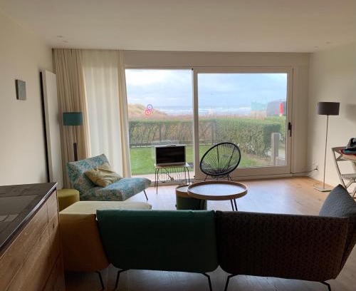 Oostduinkerke-Bad Apartamento | Appartement OP het strand, enfin, zo goed als.