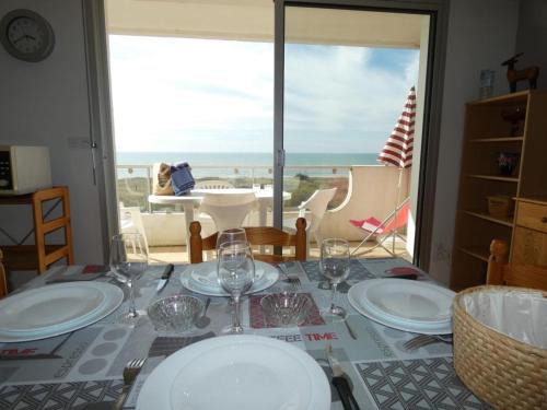 Notre-Dame-de-Monts Apartamento | Appartement pour 6 personnes à 10m des plages, animaux acceptés, parking - FR-1-540-244