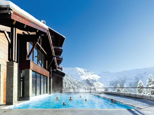 Flaine Apartamento | Appartement Premium à Flaine, altitude 1740 m, 8 à 10 personnes, au pied des pistes, piscine, jacuzzi, sauna, hammam et salle de sport