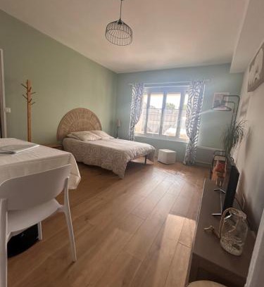 Ouistreham Apartamento | Appartement proximité bord de mer parking privé