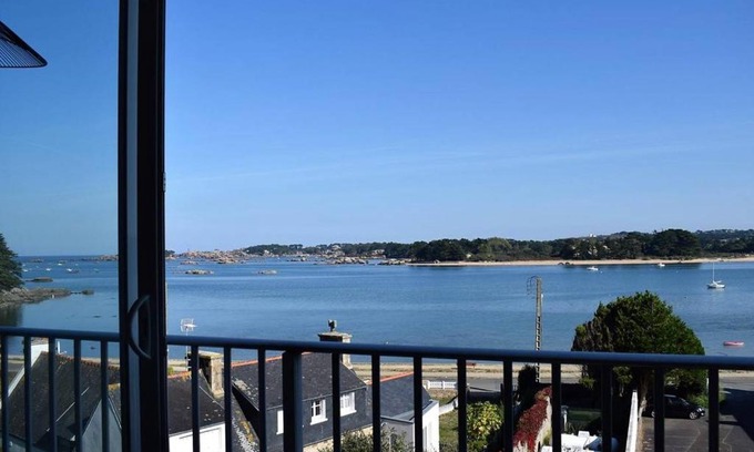 Tregastel Apartamento | Appartement rénové à Trégastel avec vue sur mer et parking - FR-1-368-117