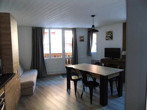 Valfrejus Apartamento | Appartement rénové 2 pièces pour 4 pers, balcon, proche télécabine, commerces, et écoles de ski - FR-1-561-33