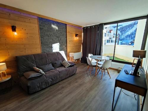 Isola Apartamento | Appartement Rénové 2P avec Balcon Sud, Front de Neige, au Pied des Pistes - FR-1-292-64