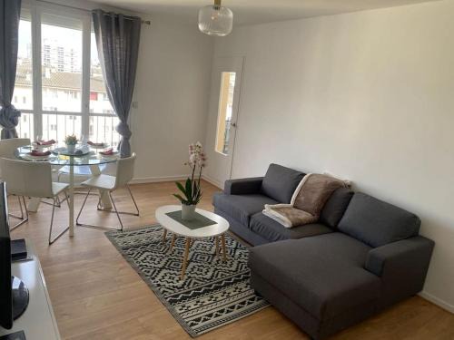 Franconville Apartamento | Appartement rénové et spacieux, Terrasse, 4 pers