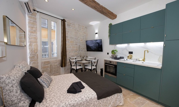 Antibes Old Town Condominio | Appartement Rénové Vieille Ville Antibes