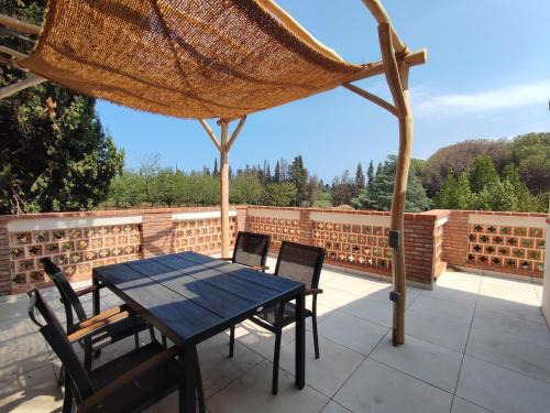 Palau-del-Vidre Apartamento | Appartement rénové avec clim, piscine, WiFi et parking à Palau-del-Vidre - FR-1-776-108