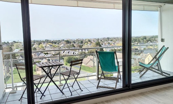 Jullouville Apartamento | Appartement rénové avec tennis privé, parking et vue mer - FR-1-361-162