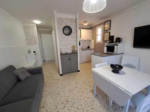 Marseillan Plage Apartamento | Appartement RDC 2 pièces proche plage avec terrasses et parking - FR-1-326-575
