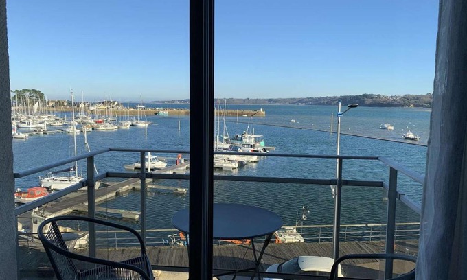 Perros-Guirec Apartamento | Appartement refait à neuf avec vue mer, WIFI et balcon à Perros-Guirec - FR-1-368-59