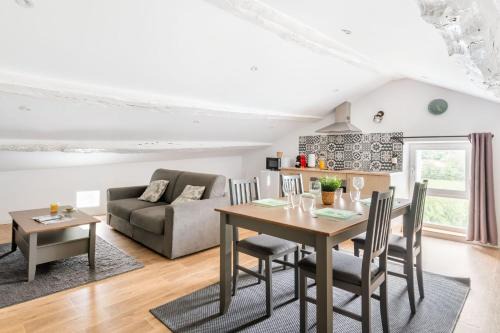 Saint-Galmier Apartamento | Appartement sous combles - vieille batisse proche centre ville