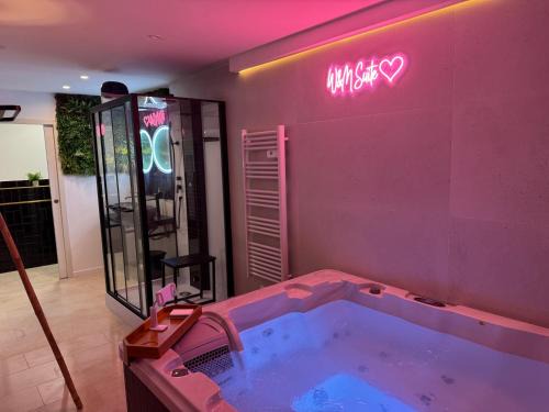 Clermont-l'Herault Apartamento | Appartement SPA - Lovers Suite