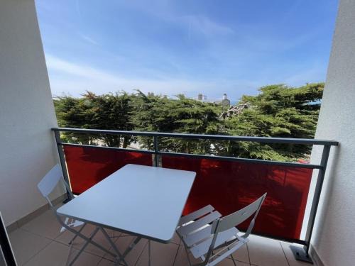 Donville-les-Bains Apartamento | Appartement spacieux près de la plage et commerces, 4 couchages - FR-1-361-433