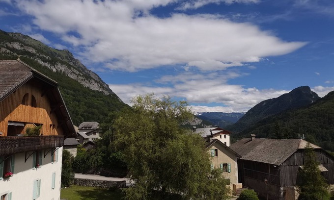 Mieussy Apartamento | Appartement Spacieux au Centre du Village