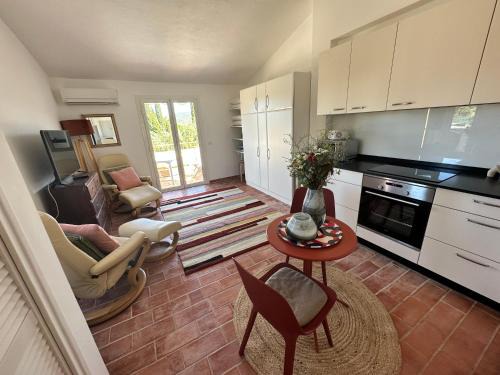 Plan-de-la-Tour Apartamento | Appartement Studio ADRIAN - Climatisé - proche du village - piscine - tennis