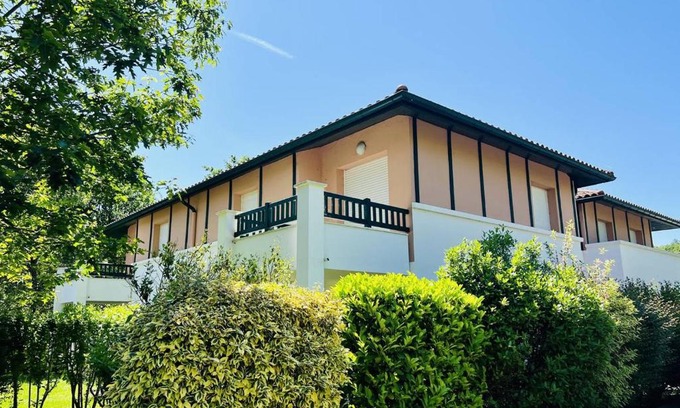 Cambo-les-Bains Apartamento | Appartement T2 avec Piscine, Proche Thermes, Parking Souterrain et Terrasse - Cambo-les-Bains - FR-1-495-72